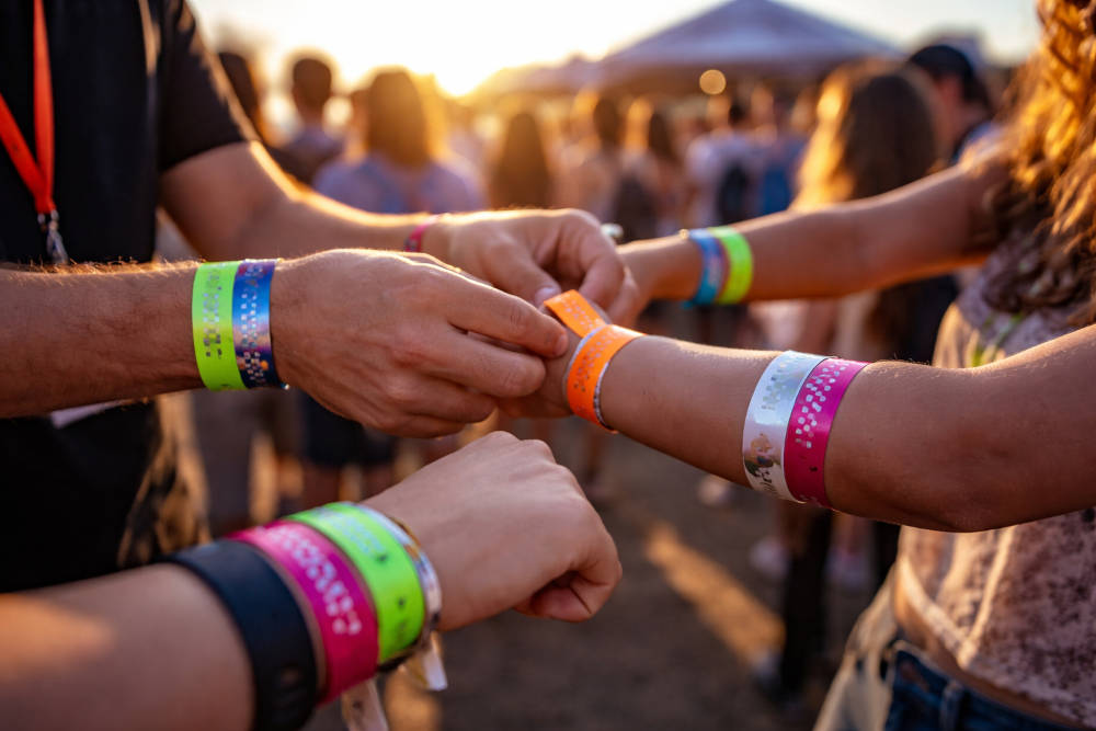 Polsbandjes als slimme oplossing voor evenementen